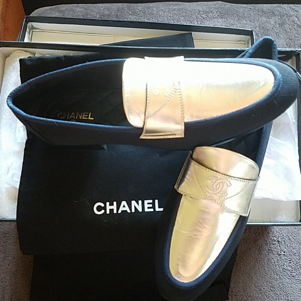 CHANEL Loafers - Picture 2 of 12